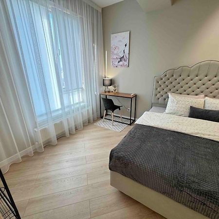 Rentnow Modern Business Apartment With 3 Bedrooms In Centre Kisinyov Kültér fotó