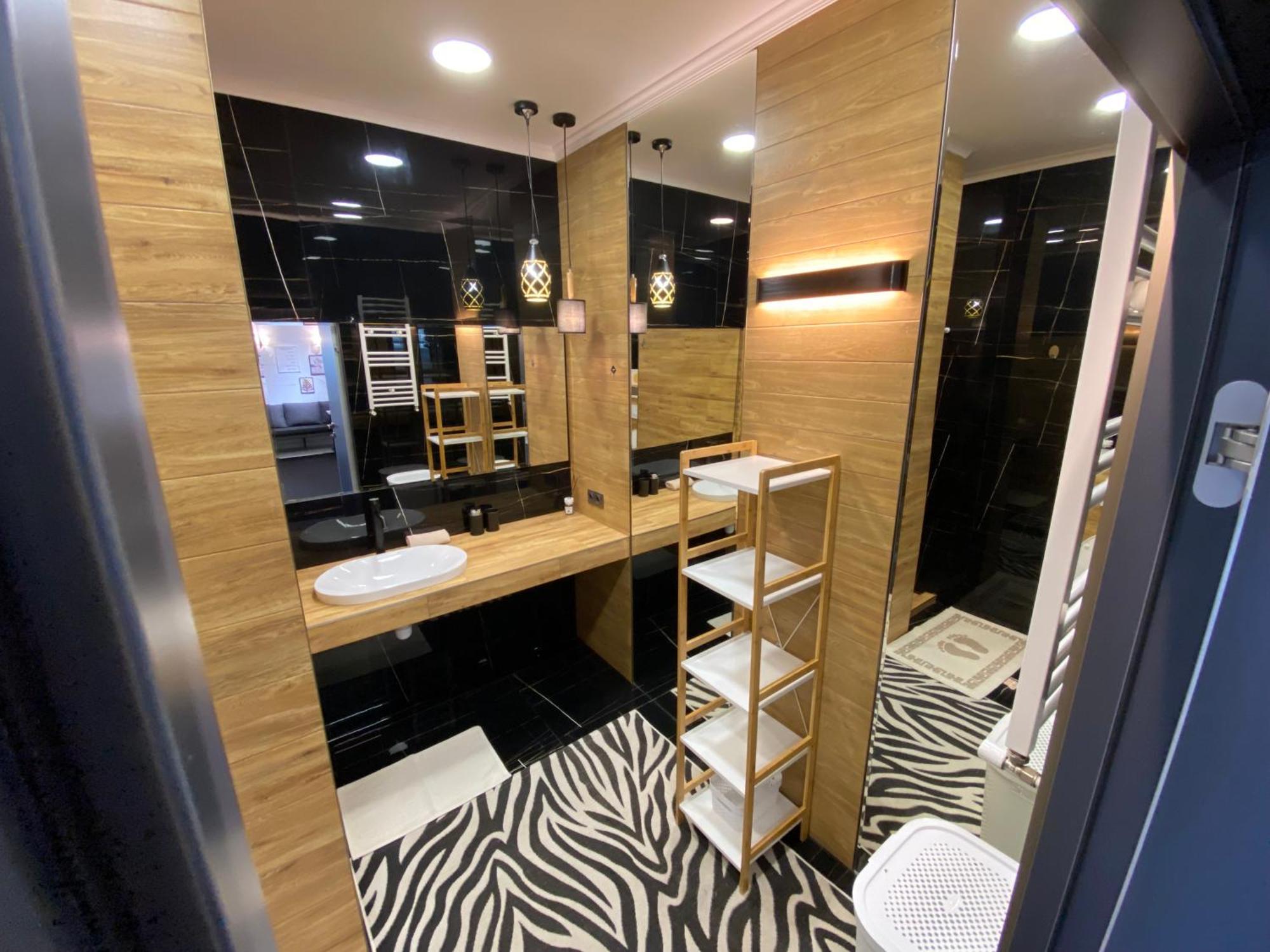 Rentnow Modern Business Apartment With 3 Bedrooms In Centre Kisinyov Kültér fotó