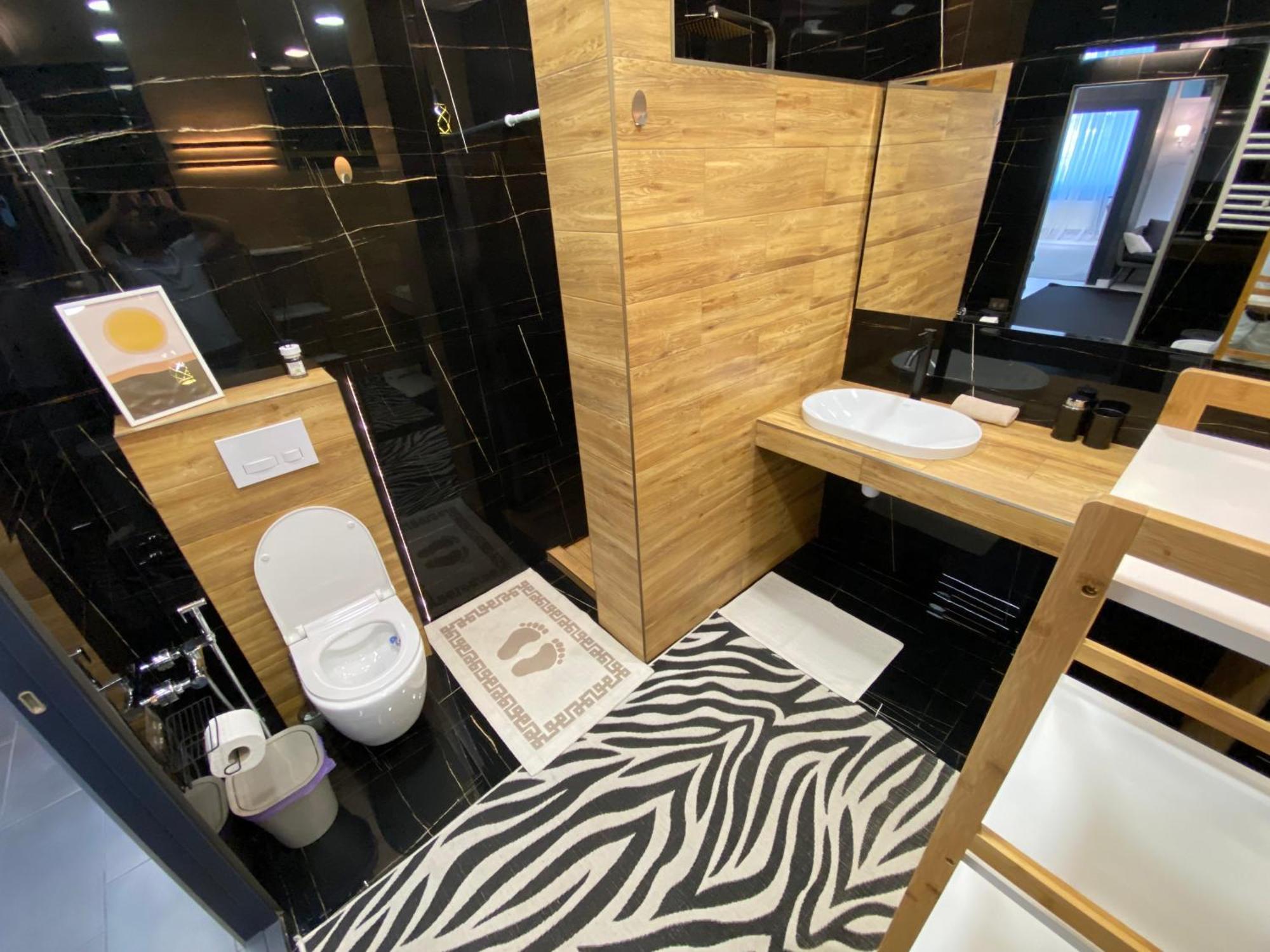Rentnow Modern Business Apartment With 3 Bedrooms In Centre Kisinyov Kültér fotó