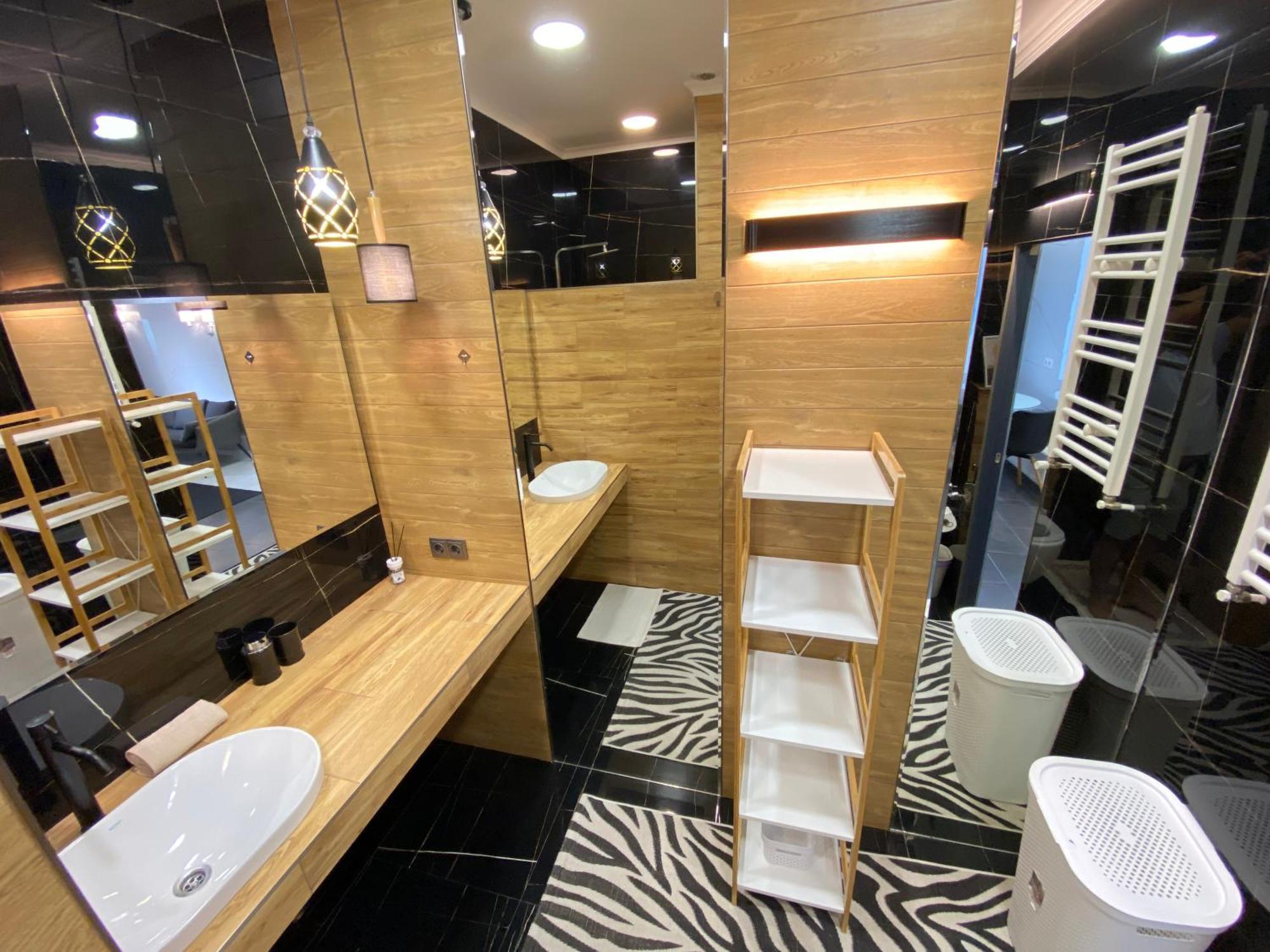 Rentnow Modern Business Apartment With 3 Bedrooms In Centre Kisinyov Kültér fotó