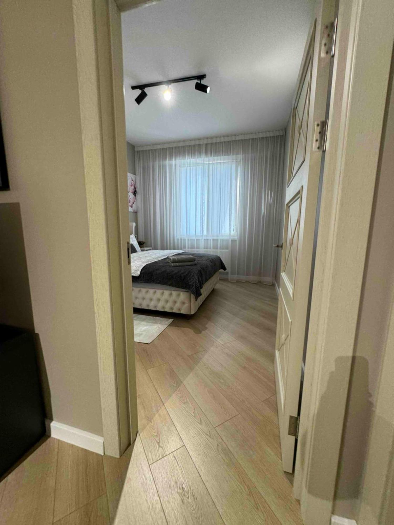 Rentnow Modern Business Apartment With 3 Bedrooms In Centre Kisinyov Kültér fotó