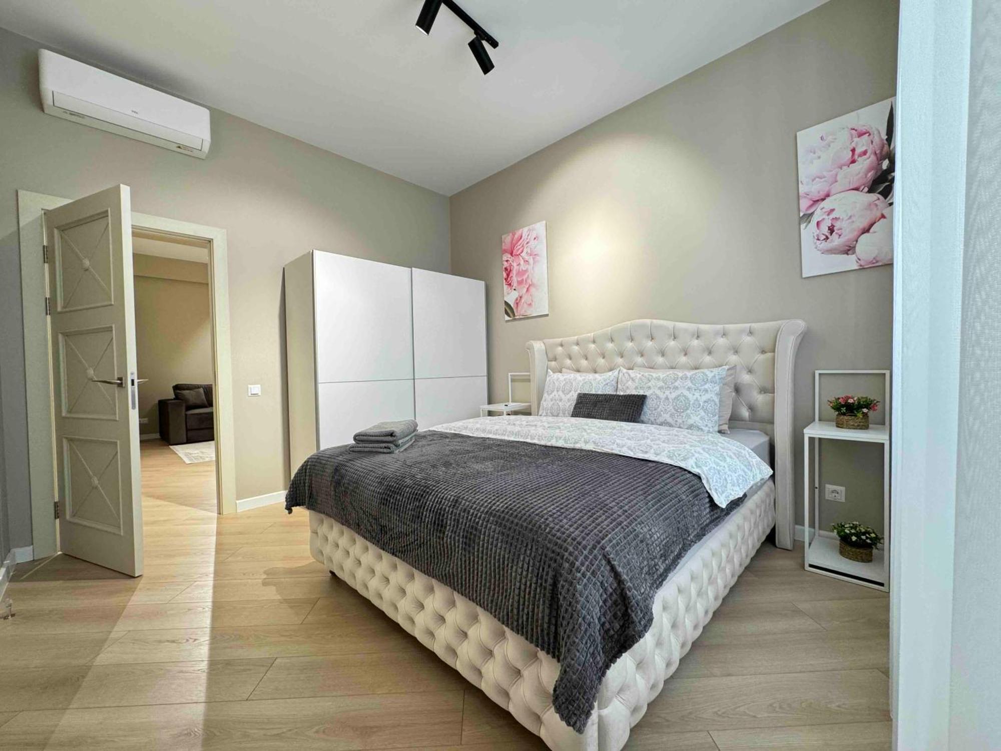 Rentnow Modern Business Apartment With 3 Bedrooms In Centre Kisinyov Kültér fotó