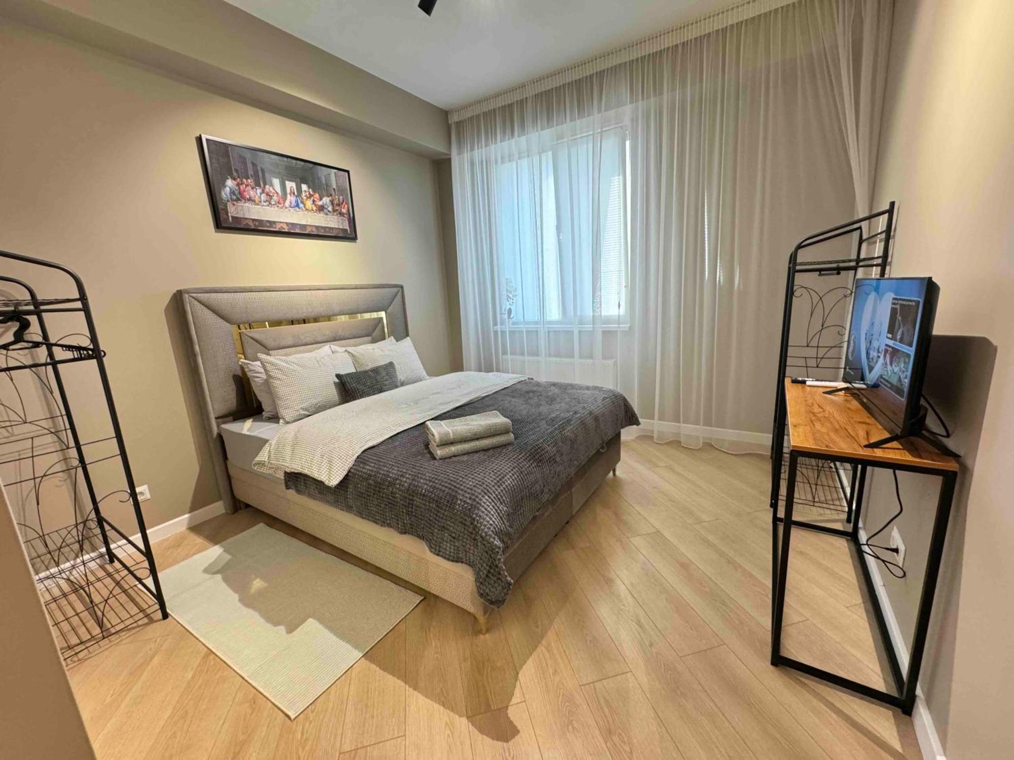 Rentnow Modern Business Apartment With 3 Bedrooms In Centre Kisinyov Kültér fotó