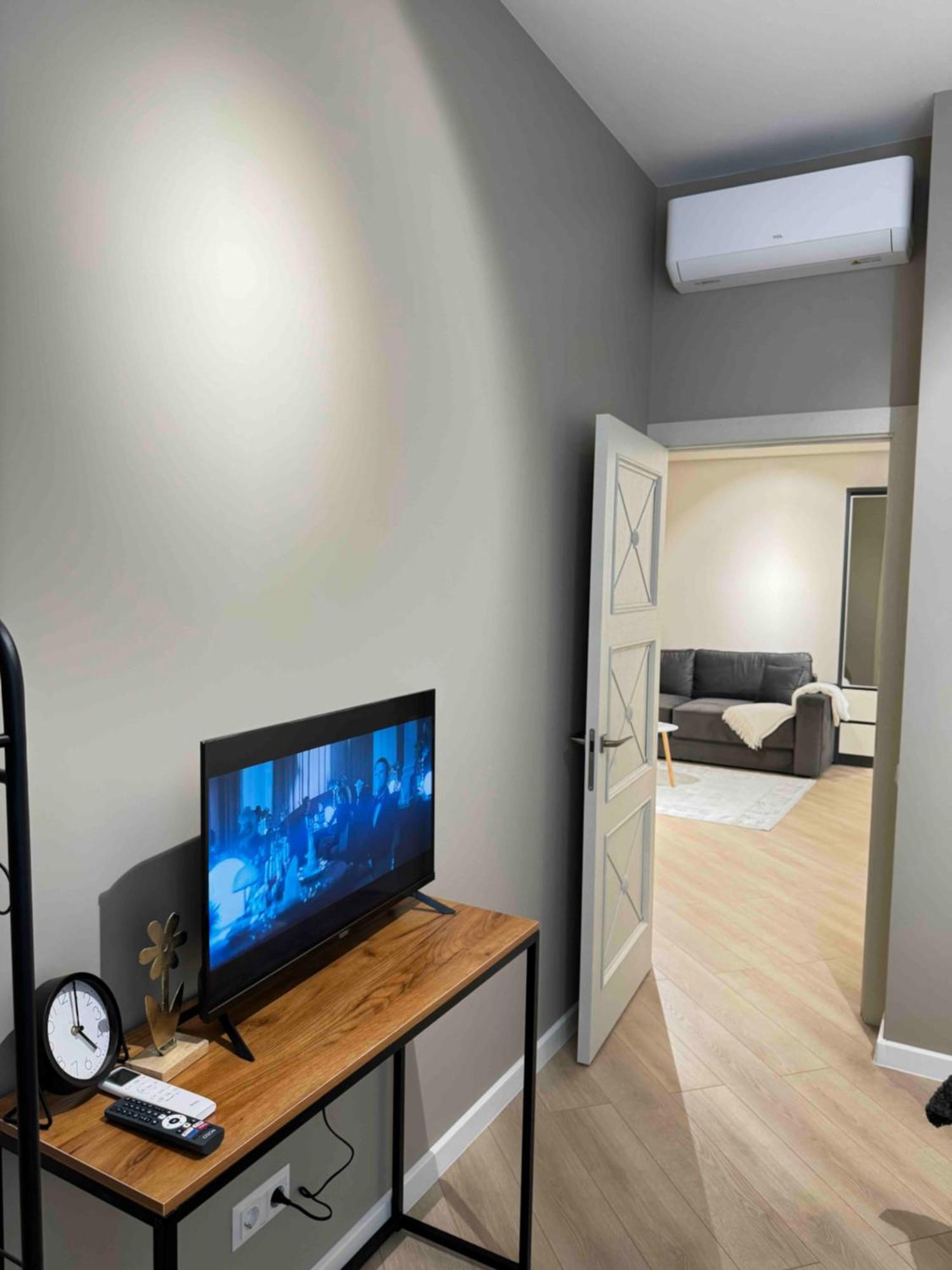 Rentnow Modern Business Apartment With 3 Bedrooms In Centre Kisinyov Kültér fotó