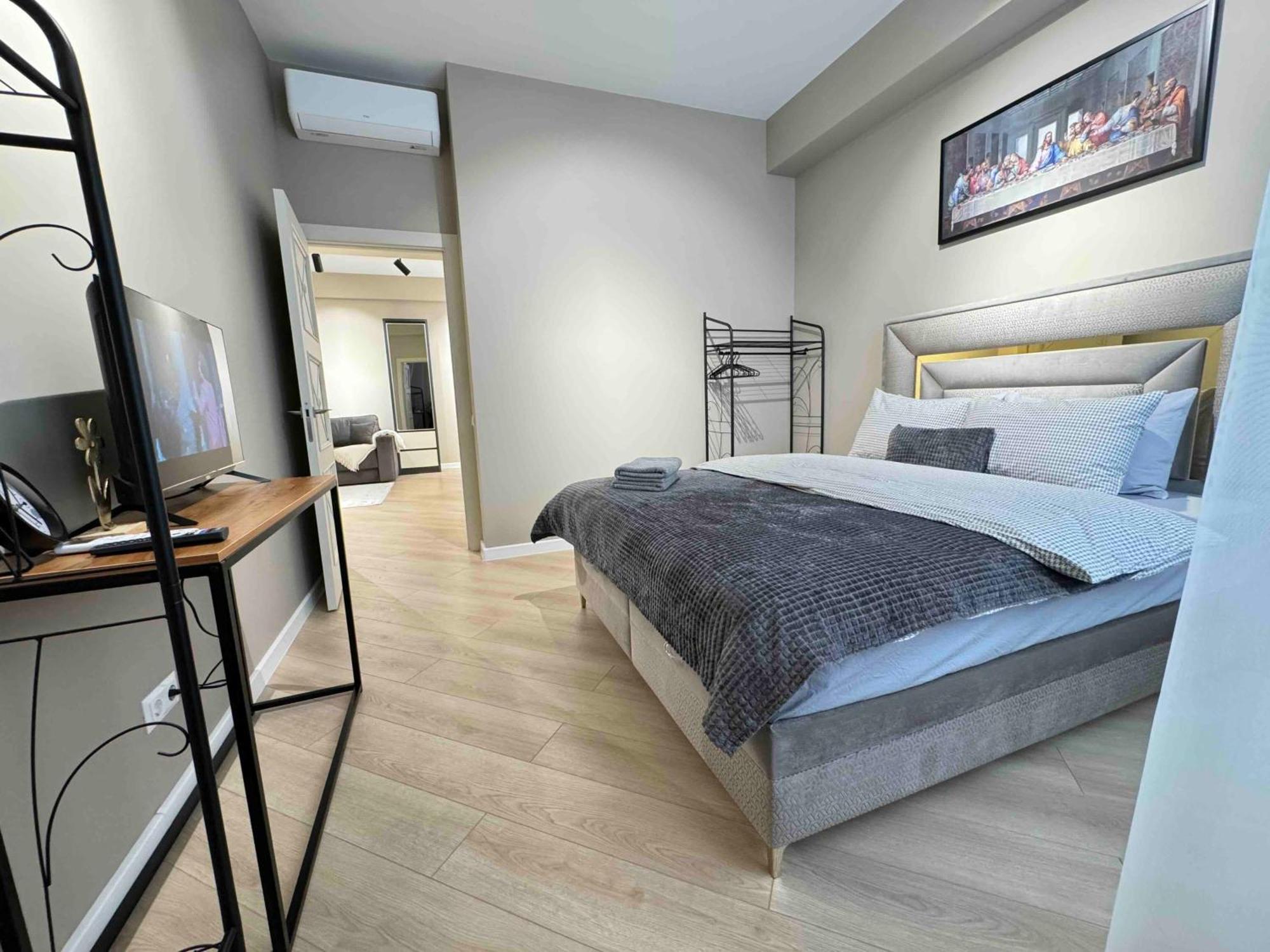Rentnow Modern Business Apartment With 3 Bedrooms In Centre Kisinyov Kültér fotó