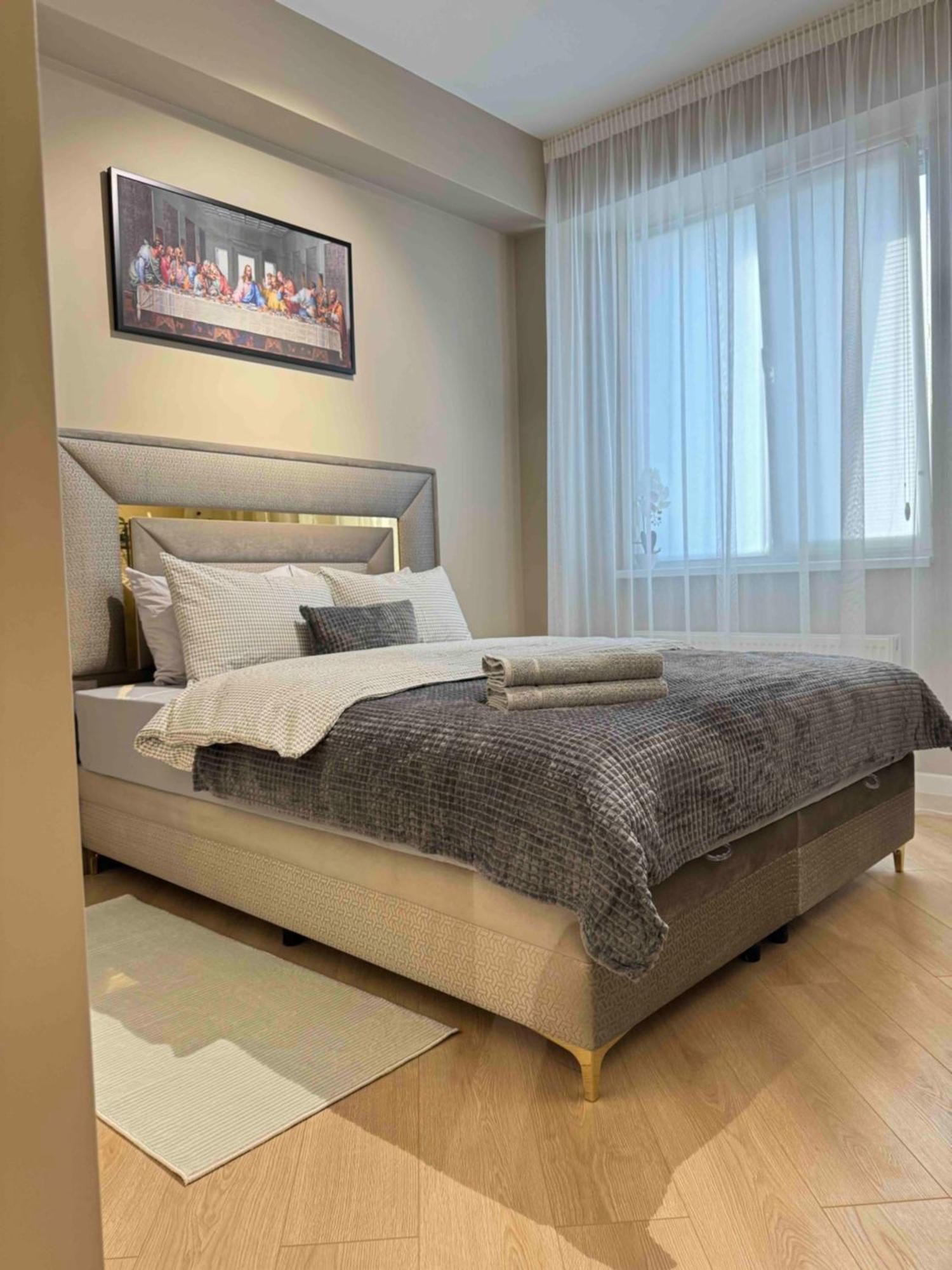 Rentnow Modern Business Apartment With 3 Bedrooms In Centre Kisinyov Kültér fotó