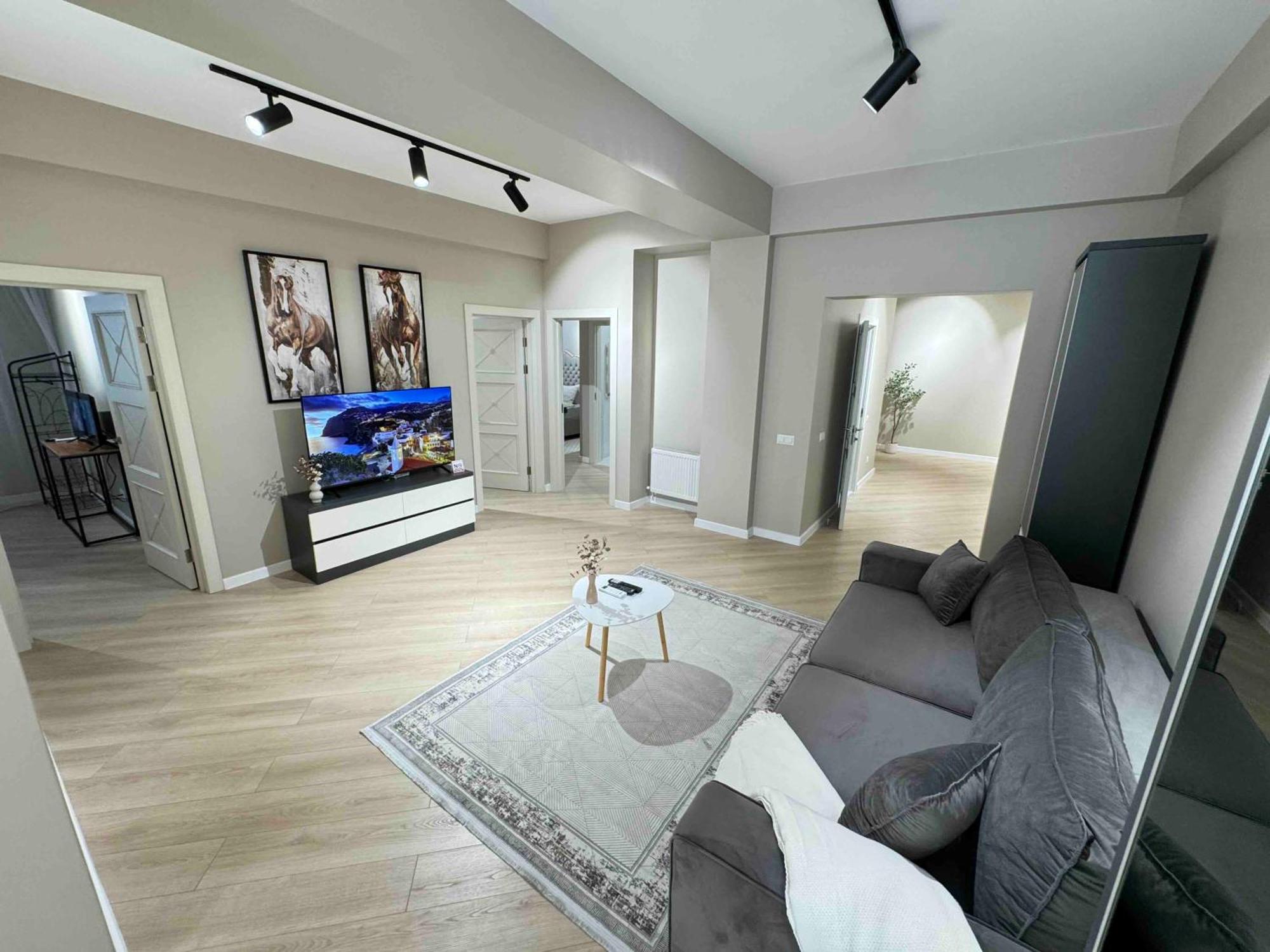 Rentnow Modern Business Apartment With 3 Bedrooms In Centre Kisinyov Kültér fotó