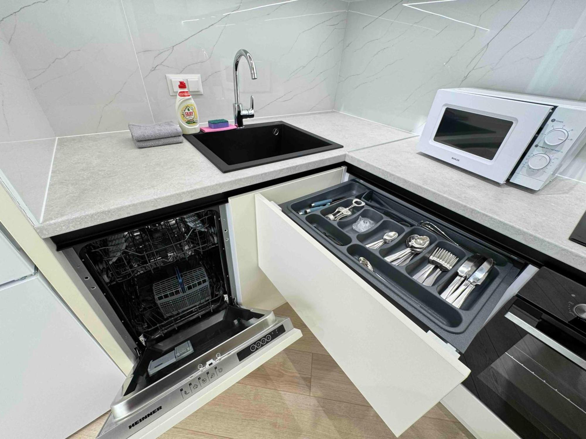Rentnow Modern Business Apartment With 3 Bedrooms In Centre Kisinyov Kültér fotó