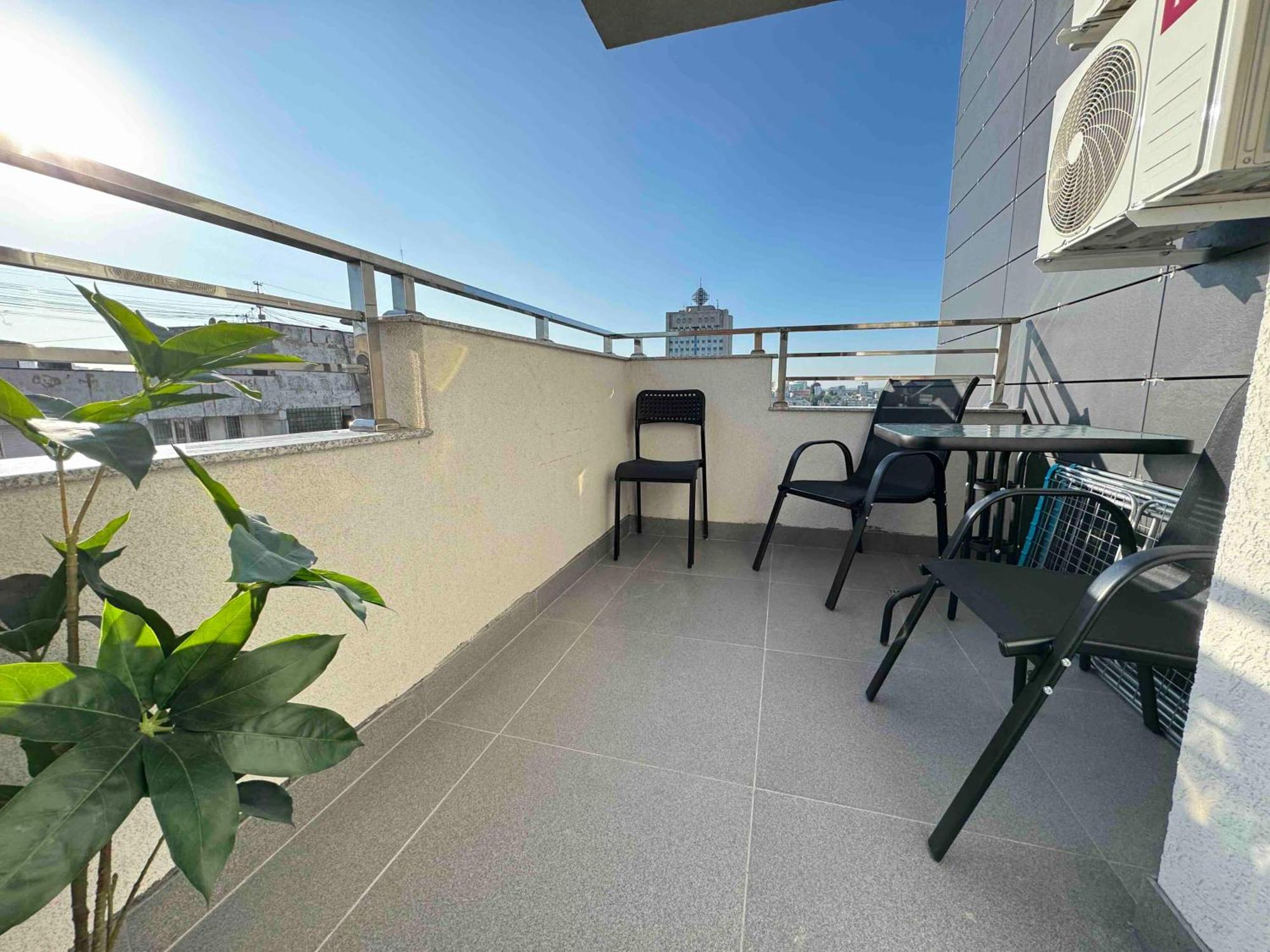 Rentnow Modern Business Apartment With 3 Bedrooms In Centre Kisinyov Kültér fotó