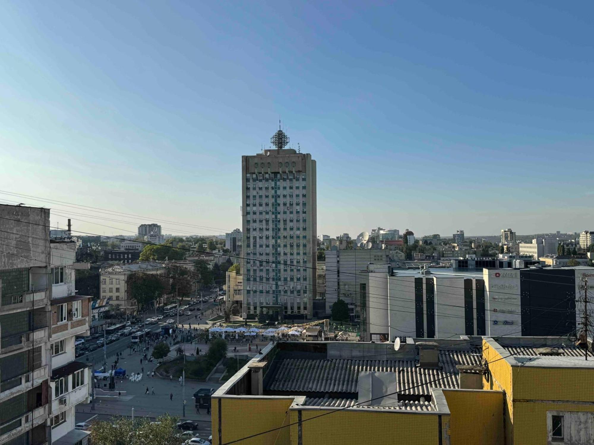Rentnow Modern Business Apartment With 3 Bedrooms In Centre Kisinyov Kültér fotó