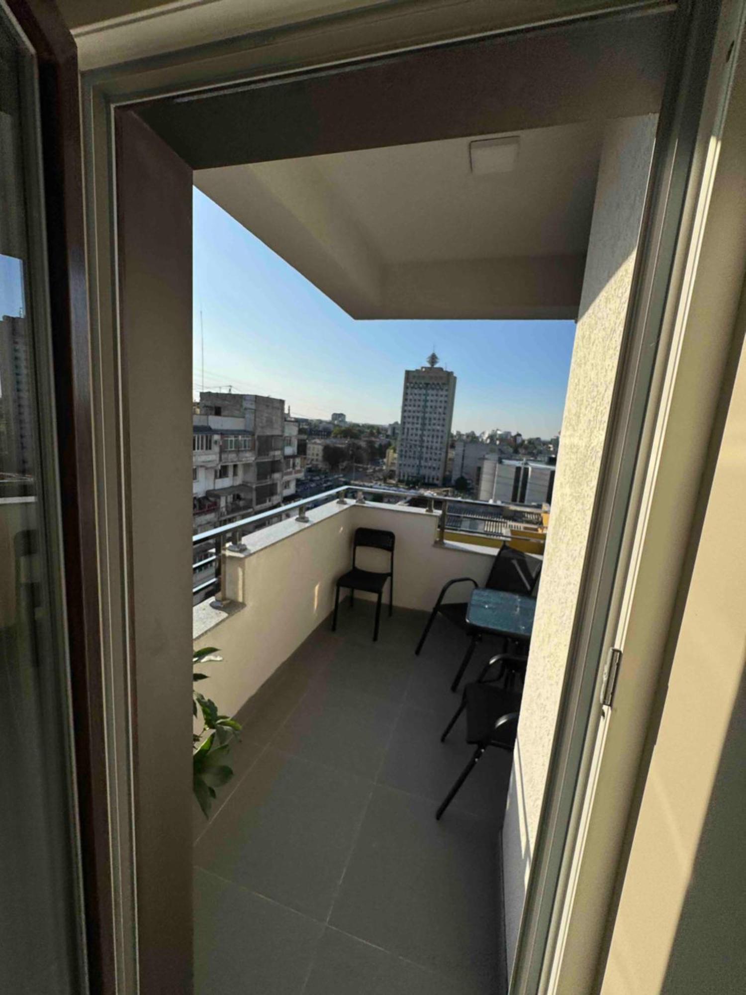 Rentnow Modern Business Apartment With 3 Bedrooms In Centre Kisinyov Kültér fotó