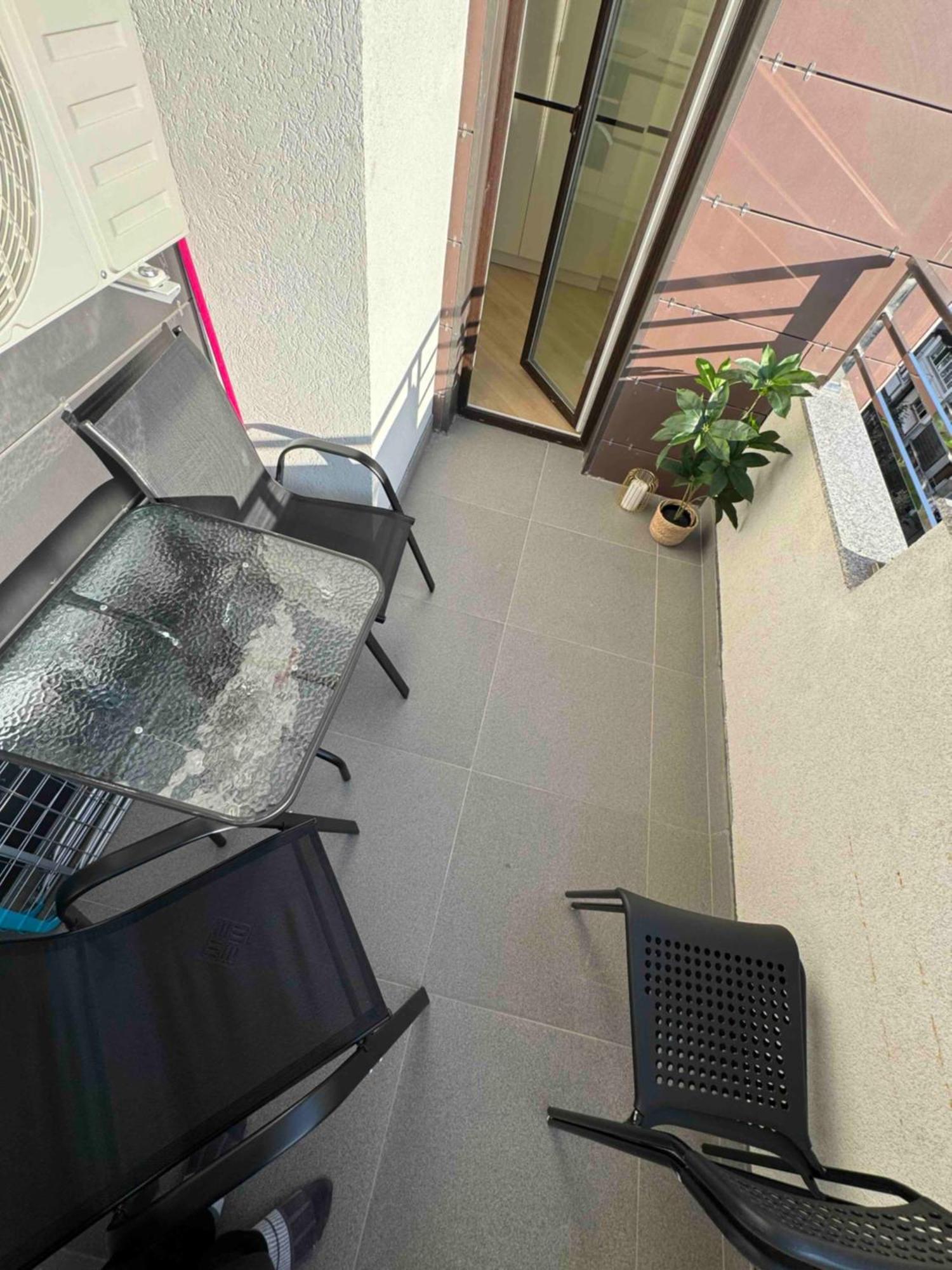 Rentnow Modern Business Apartment With 3 Bedrooms In Centre Kisinyov Kültér fotó