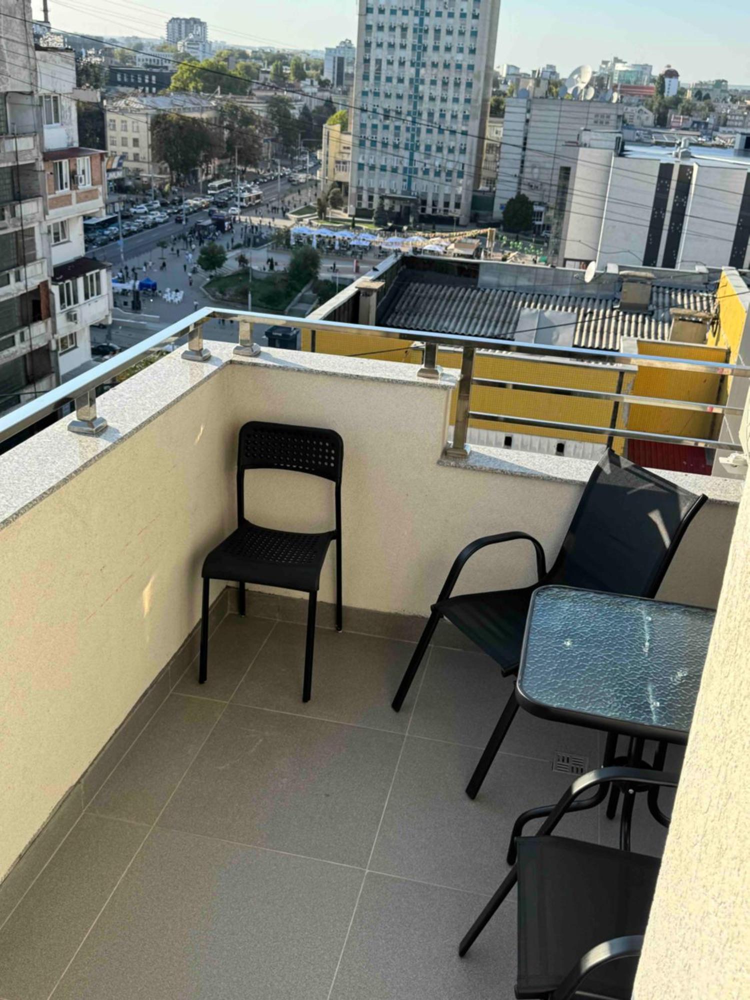 Rentnow Modern Business Apartment With 3 Bedrooms In Centre Kisinyov Kültér fotó