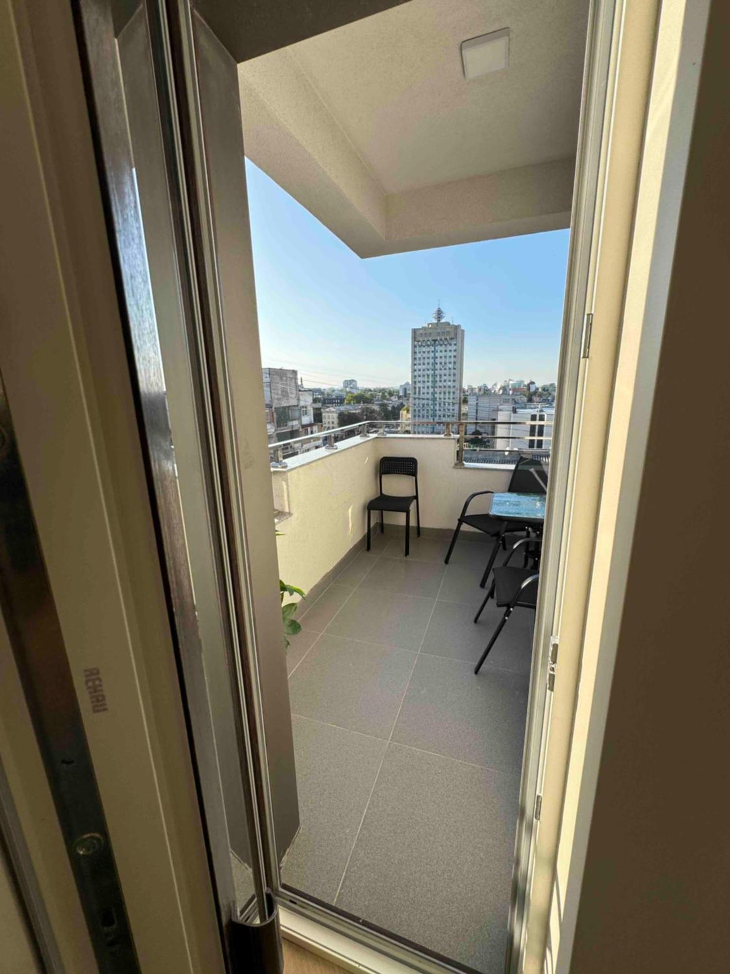 Rentnow Modern Business Apartment With 3 Bedrooms In Centre Kisinyov Kültér fotó